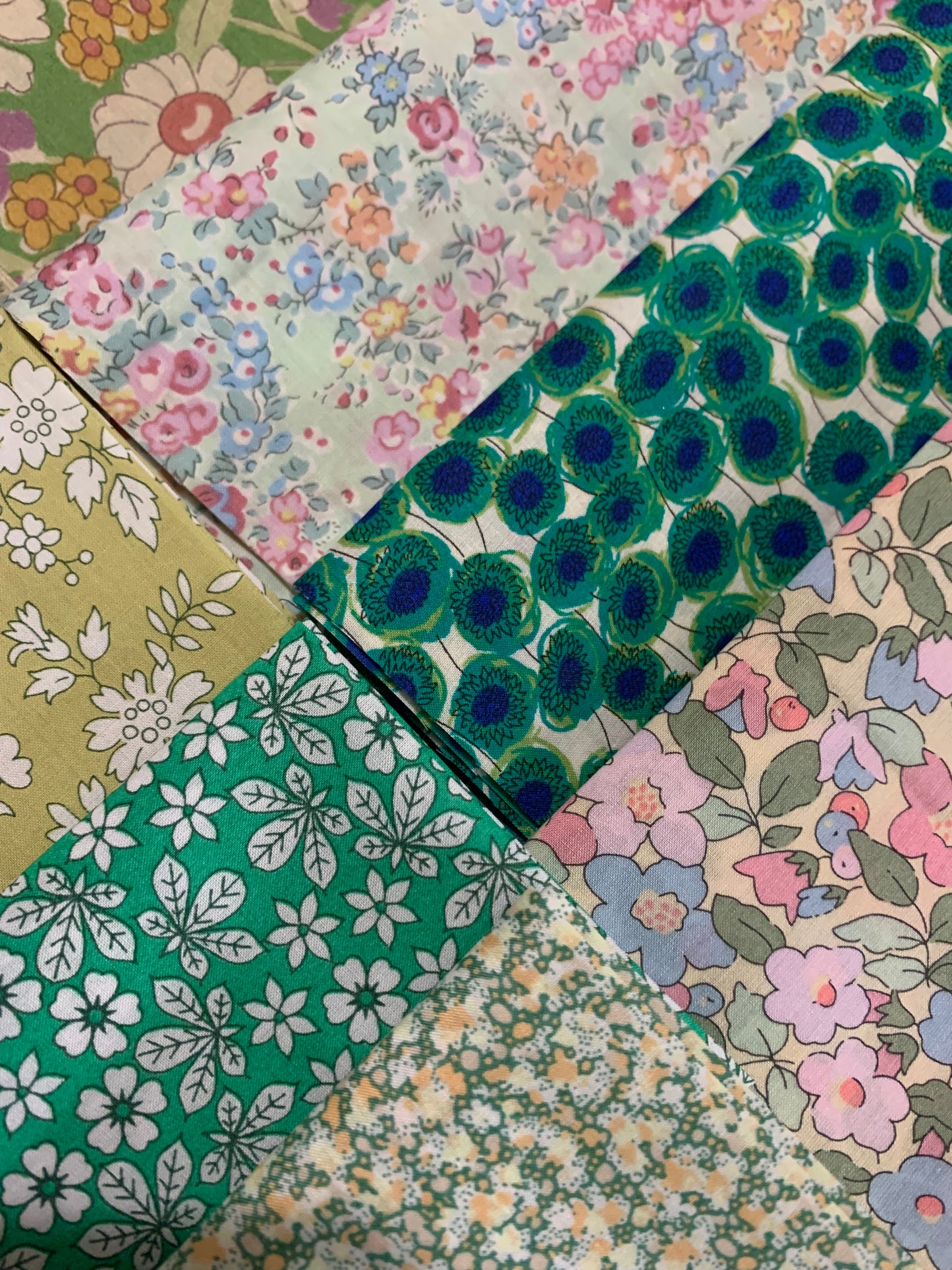 Liberty Japan - Spring mixed green set - fat 1/16th - 25x25cm x 12 pcs