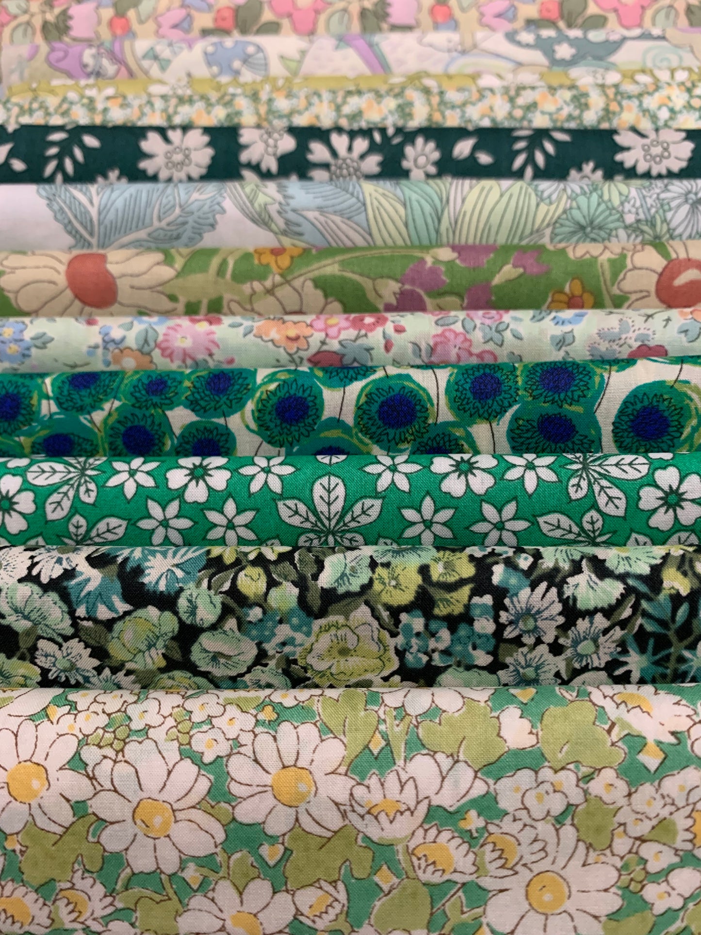 Liberty Japan - Spring mixed green set - fat 1/16th - 25x25cm x 12 pcs
