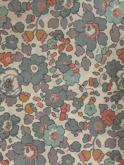 Liberty Japan -  Bespoke Betsy 82GR -  fat quarter