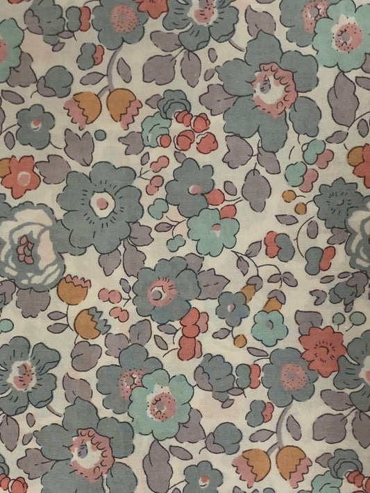 Liberty Japan -  Bespoke Betsy 82GR -  fat quarter