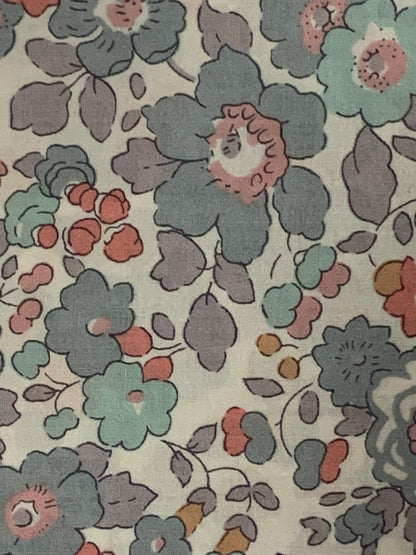 Liberty Japan -  Bespoke Betsy 82GR -  fat quarter