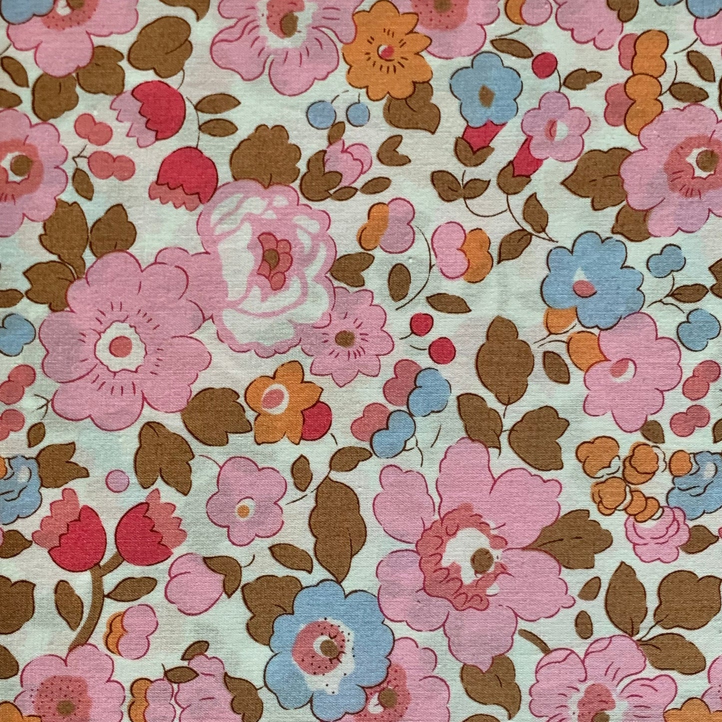 Liberty of London - Betsy Limited Edition - Tapioca Strawberry Milk - fat quarter