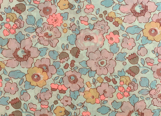 Liberty of London - Betsy Peach  - uk fat quarter