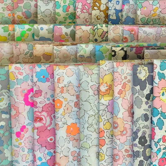 Liberty of London - Super Betsy Starter Set. - 40pcs - 25x25cm - limited edition pieces.